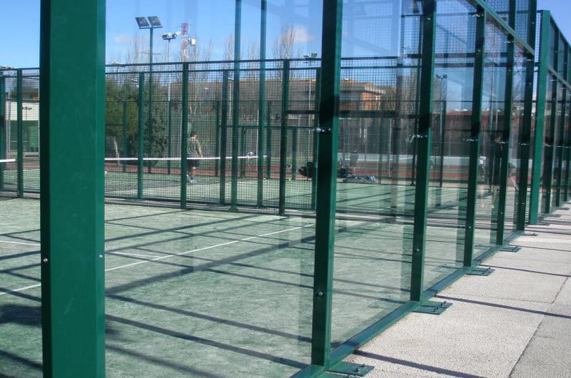 Limpieza o Cambio Vidrios Pistas de Pádel